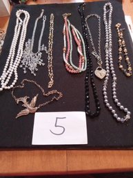 MIXED NECKLACE LOT