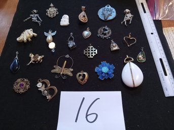 MIXED PENDANT LOT