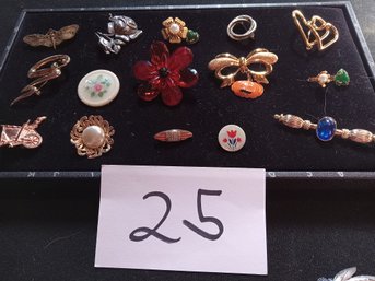 MIXED BROOCH LOT