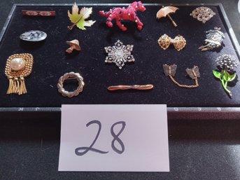 MIXED BROOCH LOT