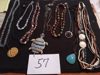 MIXED NECKLACE LOT