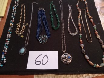 MIXED NECKLACE LOT