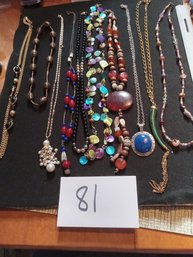 MIXED NECKLACE LOT