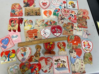 LOT OF 1930s-1940s VALENTINES