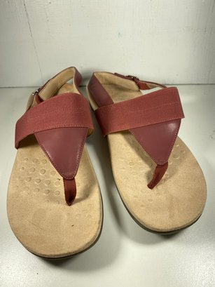 Women's Vionic Size 11 Sandals