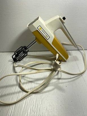 Working Vintage GE 4.20 A Variable Speed Hand Mixer
