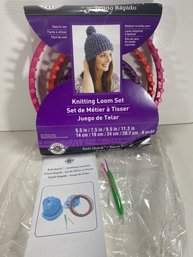 Brand New Loops And Threads 4 Pack Knitting Looms With Tools