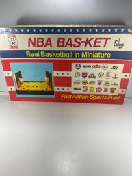 Vintage 1983 Cadaco NBA Bas-ket Basketball Sports Board Game