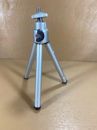 6-9' Tall Adjustable Tabletop Tripod