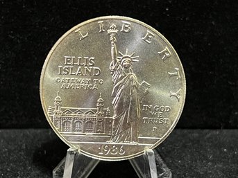 1986 US Mint Statue Of  Liberty Uncirculated Silver Dollar