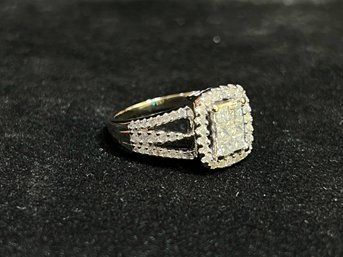 10K Yellow Gold Diamond Halo Ring - Size 8.75