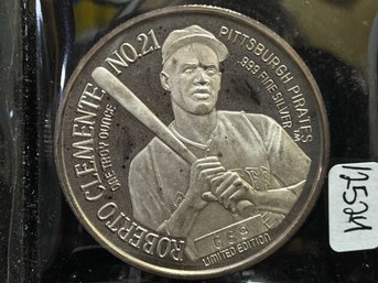 Numbered Edition Roberto Clemente .999 Fine Silver 1 Troy Ounce Round