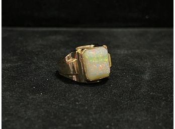14K Yellow Gold Vintage Style Opal Ring - Size 6.5