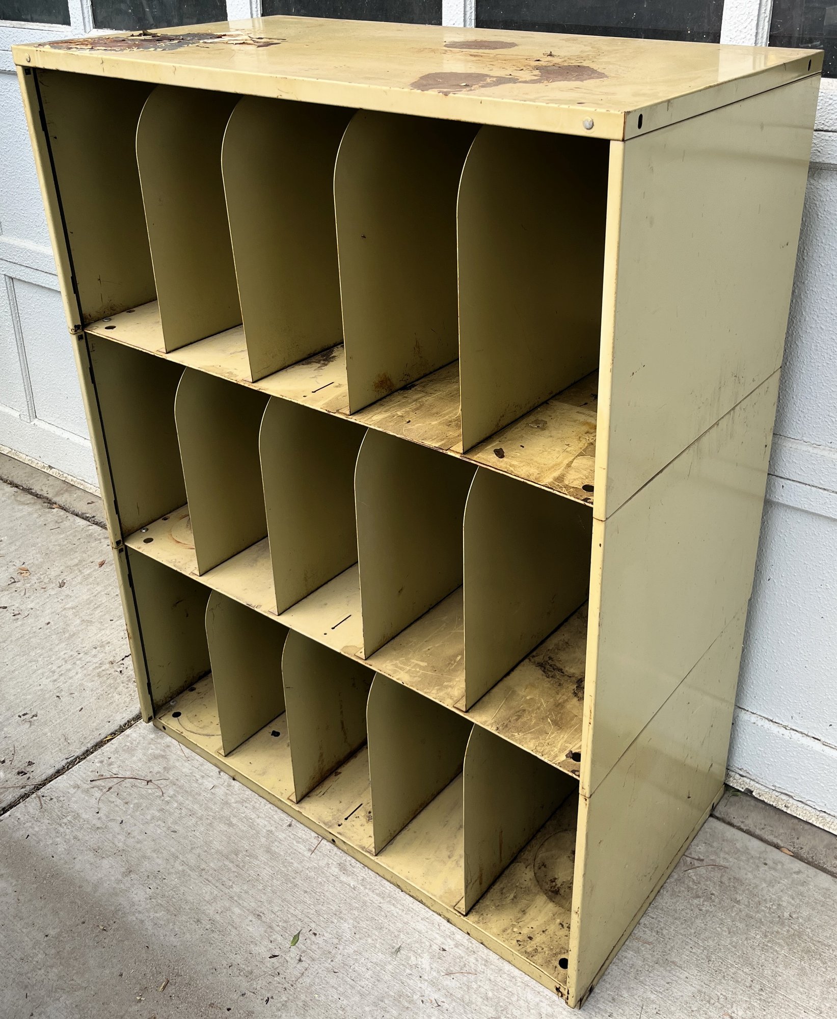 Metal 15 Cubby 3 Shelf Organizer - (G) #29146 | Auctionninja.com