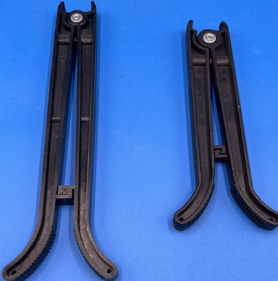 Lot Of 2 Plastic Bipods - (TR)