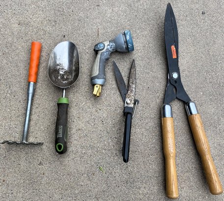 5 Piece Assorted Gardening Hand Tools - (G)
