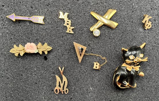 Vintage Gold Tone Brooches, Lapel Pins & 'M' Pendant (J37)