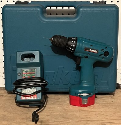 MAKITA Driverdrill 6233D With Battery And Charger In Case - (GW)