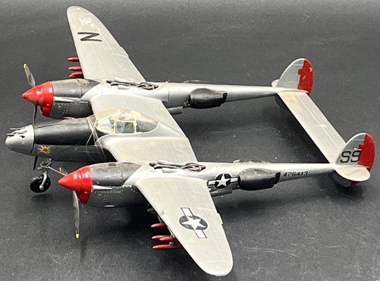 USA WWII P-38J Lightning Plastic Model Airplane - (P)