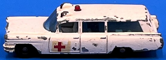 Vintage Lesney Matchbox Series Cadillac Ambulance LM10 - (A4)