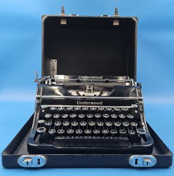 Vintage UNDERWOOD Champion Typewriter In Case  - (FR)