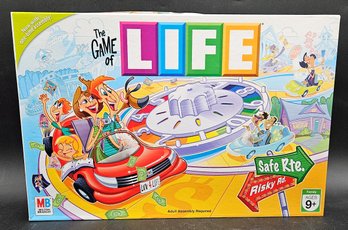 MILTON BRADLEY The Game Of Life Board Game - (T4)