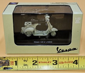 Vespa 125U 1953 1:32 Scale - (B9)