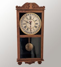 Vintage WM L. GILBERT CLOCK CO. Wood Clock - (FR)