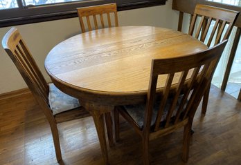 Round Oak Dining Table With 4 Chairs - (K)
