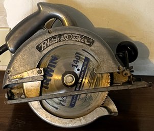 Vintage BLACK & DECKER No. 83 Heavy Duty Circular Saw - (G)