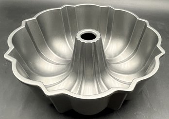 Bundt Pan-like New - (P)