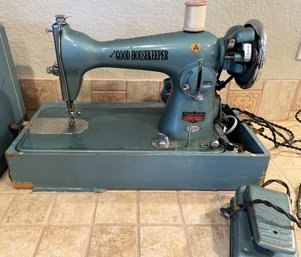 1920 PRECISION B & B Sewing Machine 'Good Housekeeper' With Case