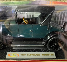 Vintage 1920 Cleveland Roadster Replica 1:18 Scale - (B2)