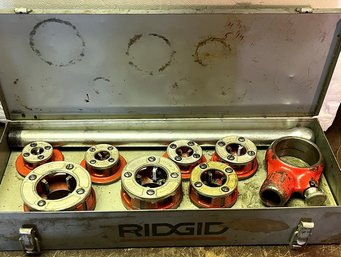 RIDGID Manual Exposed Ratchet Pipe Threading Set (7 Heads, Ratchet/Handle) In Metal Case