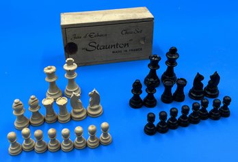 Vintage Jeu D Echecs 'Staunton' Chess Set In Wood Case - (FR)
