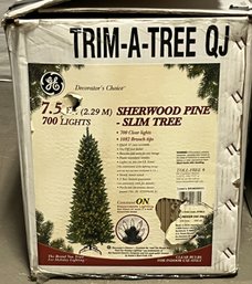 7.5 Foot Sherwood Pane Christmas Tree Pre Lit With 700 Lights - (B)