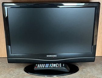 SAMSUNG 19' LCD TV & Remote LW19C350DID - (O)