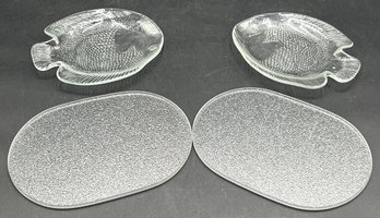 2 Glass Fish Serving Plates On Plastic Bottom - (K7)