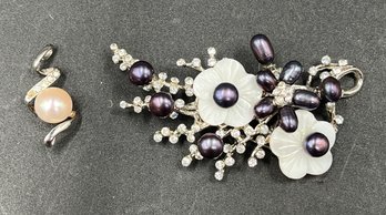 Stunning Vintage Brooch With Pendant (203)