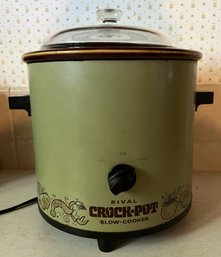 Small RIVAL Crockpot Slow Cooker - (K)