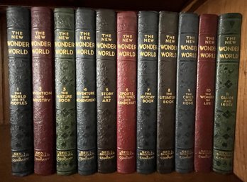 THE NEW WONDERS WORLD Children's Encyclopedia Volumes 1 To 11 - (LR)