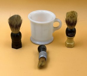 Lot Of Vintage Ever Ready Shave Brushes In Milk Glass Cup