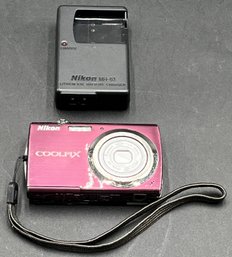 NIKON Coolpix S230 & Nikon MH-63 Battery Charger - (FPR)