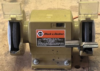 BLACK & DECKER 5' Bench Grinder 7901 - (G)