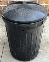 Plastic Garbage Can With Lid - (G)