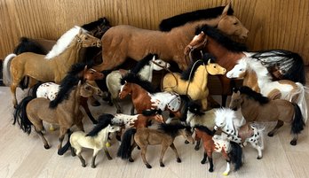 Lot Of 17 Vintage Felt Flocked Toy Horses - (FR)