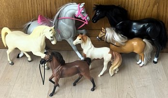 Lot Of 6 Vintage Plastic Toy Horses - (FR)