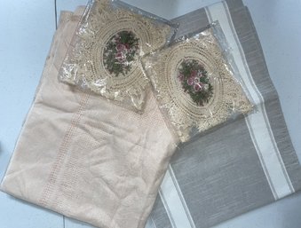 Toupe/Peach Table Linens - T13 (G7)