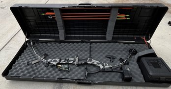 Summit Camouflage Compound Bow / Arrows In Hard Case #1 - (G)