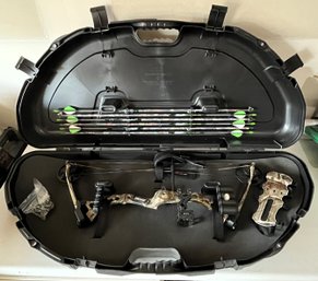 Bear Archery Camouflage Dual Cam Compound Bow / Arrows With Hard Case #2 - (G)